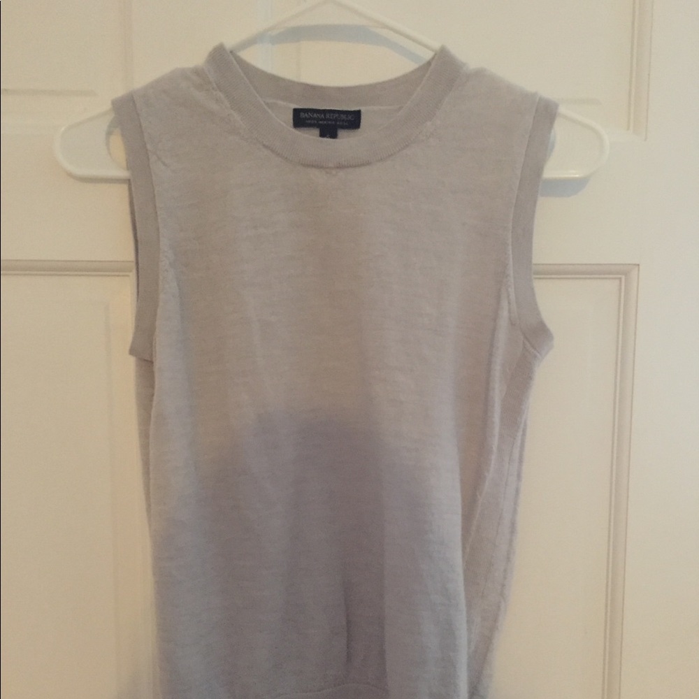 Banana republic lt gray wool sweater shell S
